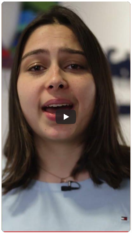 Short Gebäudereinigerin Sarah